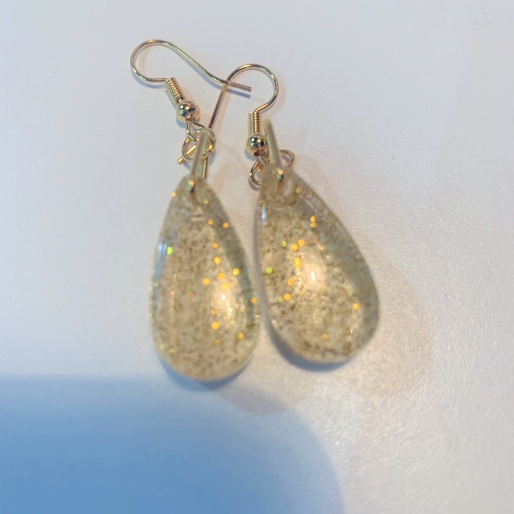 Elegant gold glitter resin earrings